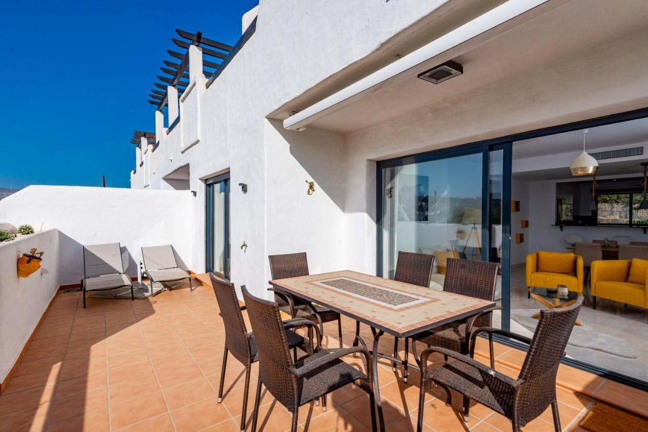 Lotus 2401 - Beautiful Apartment With Pool & Sea View カサーレス エクステリア 写真