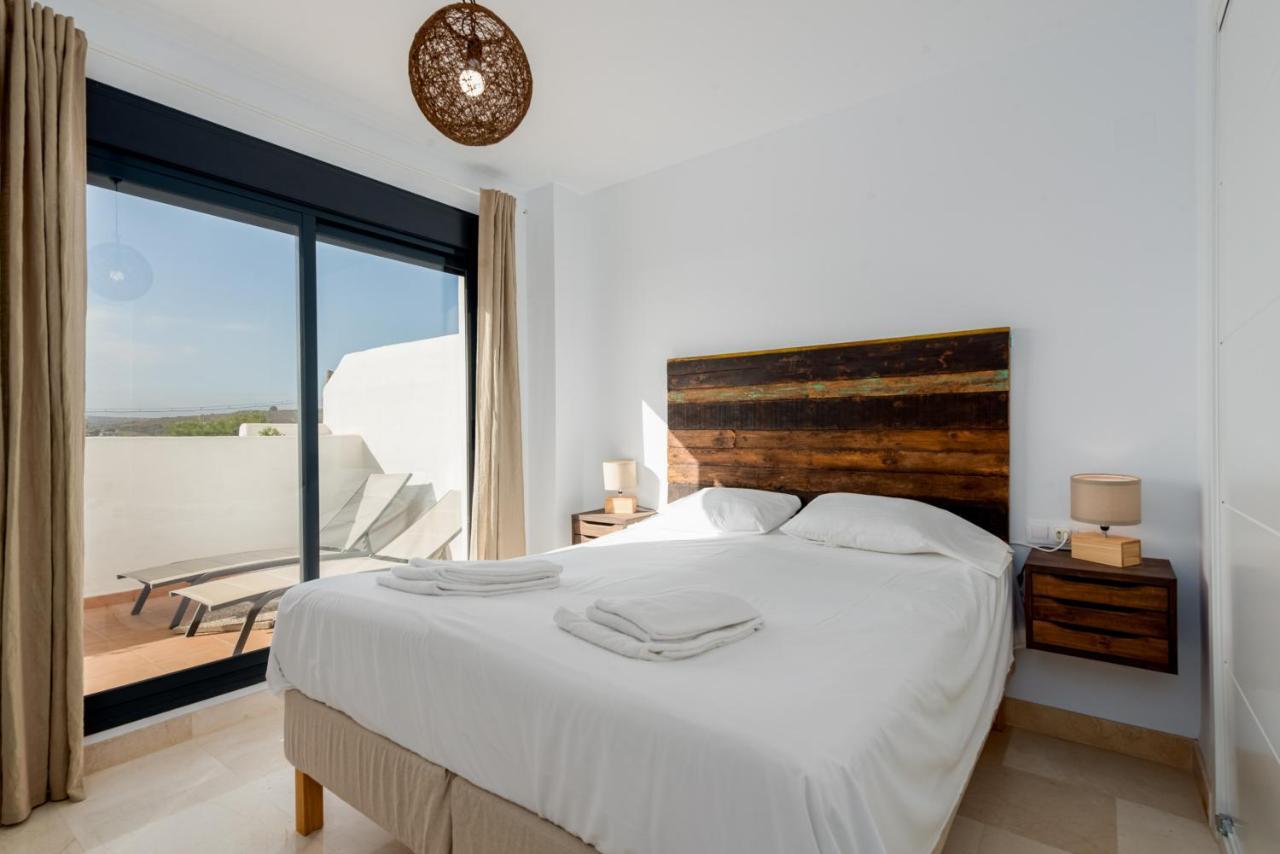 Lotus 2401 - Beautiful Apartment With Pool & Sea View カサーレス エクステリア 写真
